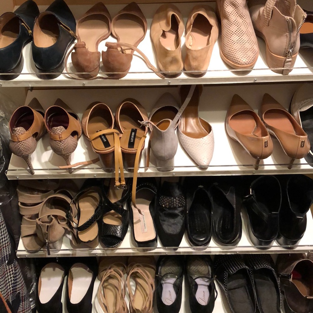 Meet Posher:ex-buyer w/extra shoes, bags & clothes